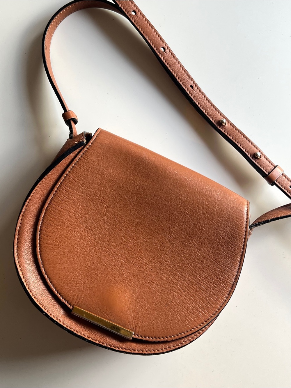 Cuyana mini flap saddle bag leather crossbody shoulder purse caramel tan camel - Picture 2 of 15